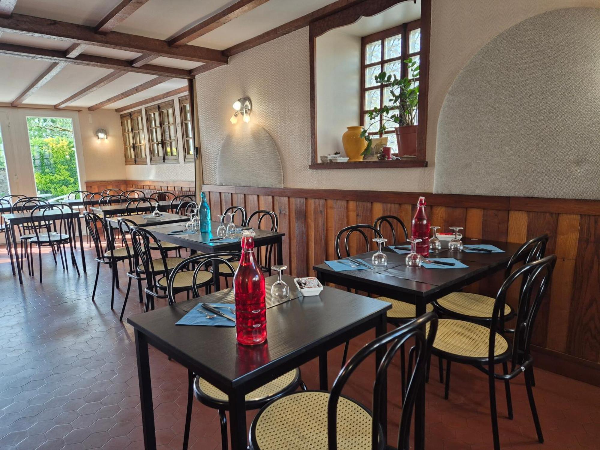 Logis Hotel Restaurant L'Oustal Naves  Zewnętrze zdjęcie